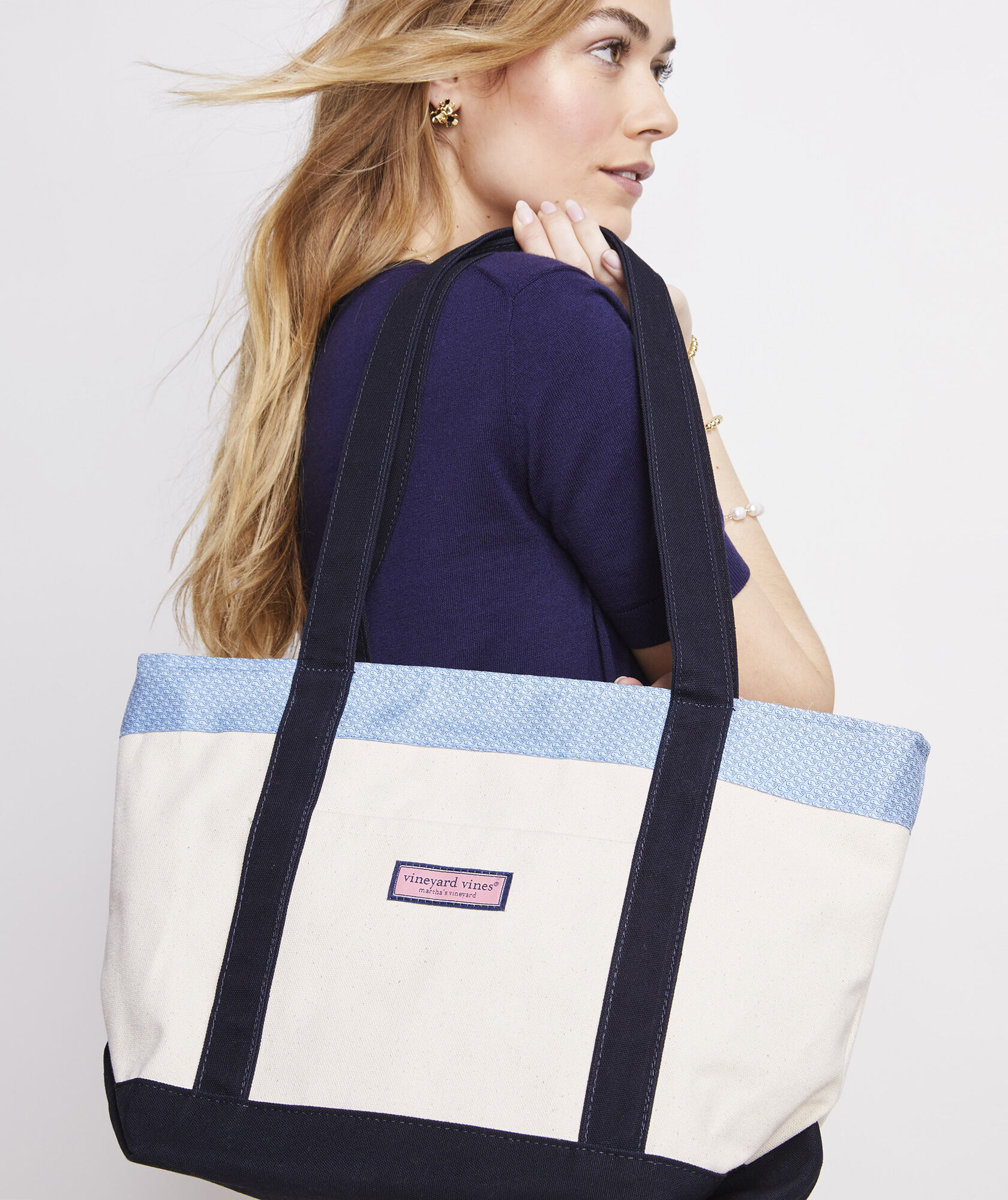 Vineyard Vines nautical navy & white rare tote | Navy and white, Oversized  purse, Womens tote bags